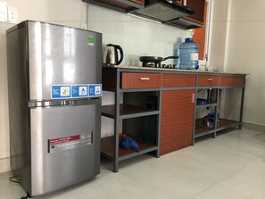 Fridge, electric kettle - Homestay Des Amis - Ban Huu (Da Nang)
