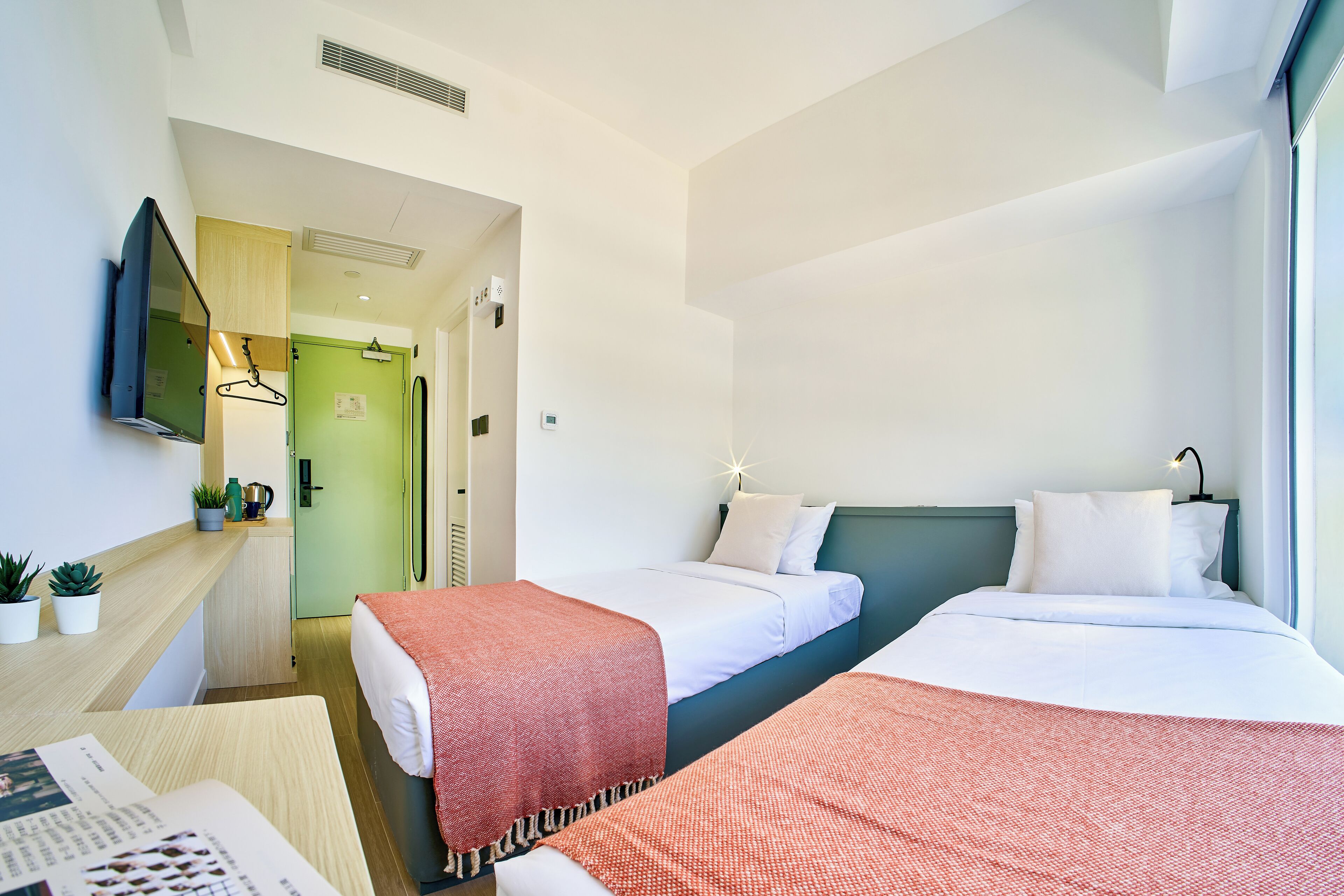 客房內保險箱、書桌、遮光布/窗簾、免費無線上網