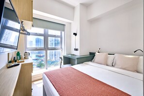 Una cassaforte in camera, una scrivania, tende oscuranti, Wi-Fi gratuito