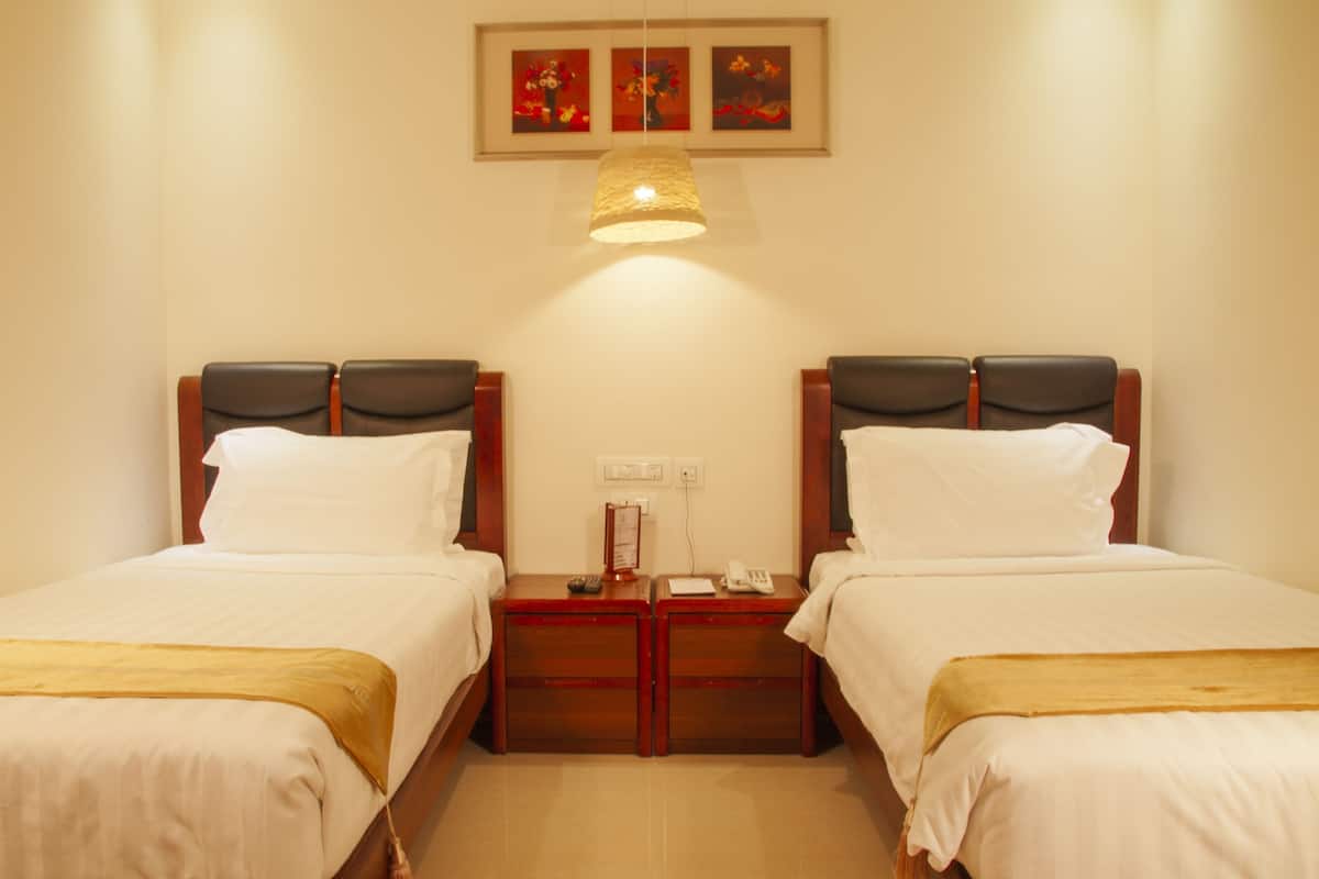 Economy Double or Twin Room, 1 Twin Bed | Minibar, in-room safe, individually furnished, desk