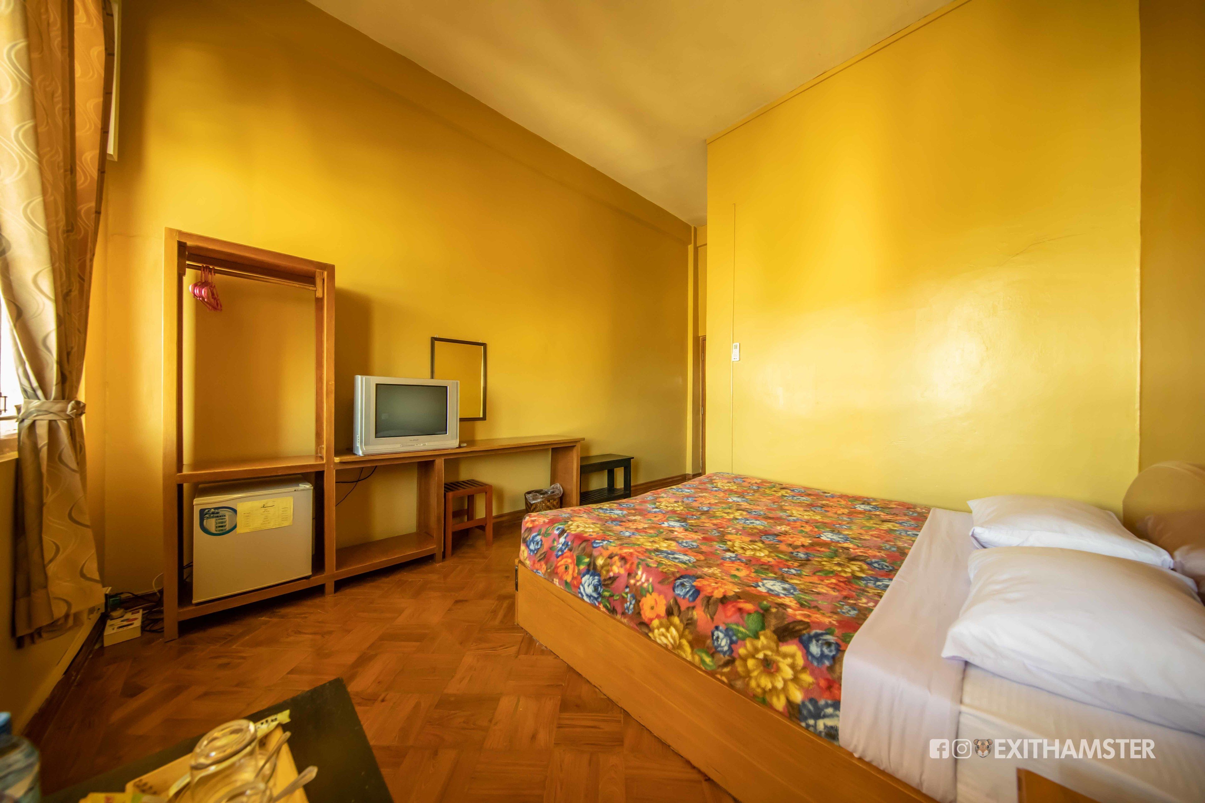 family room | in-room safe, iron/ironing board, free wifi, bed sheets