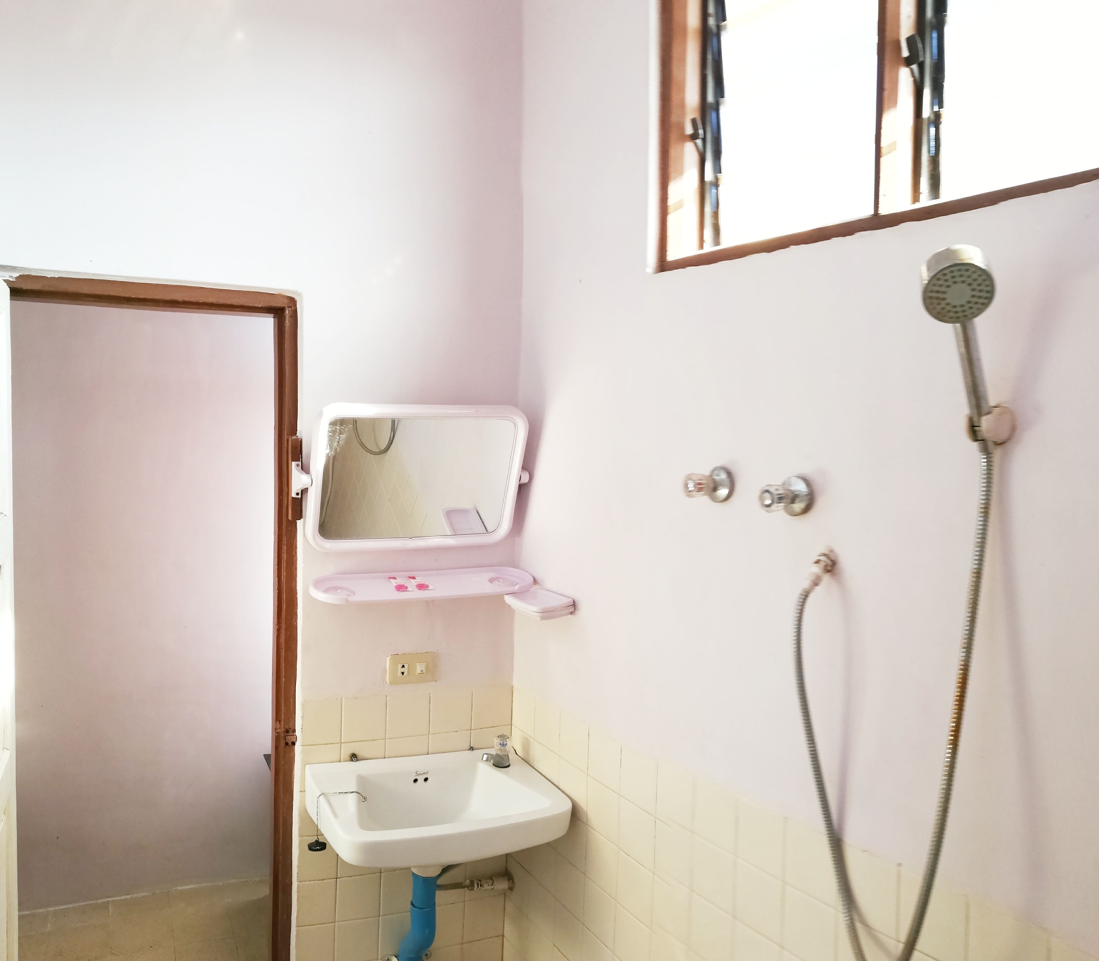 economy twin room | bathroom | shower, free toiletries, slippers, towels