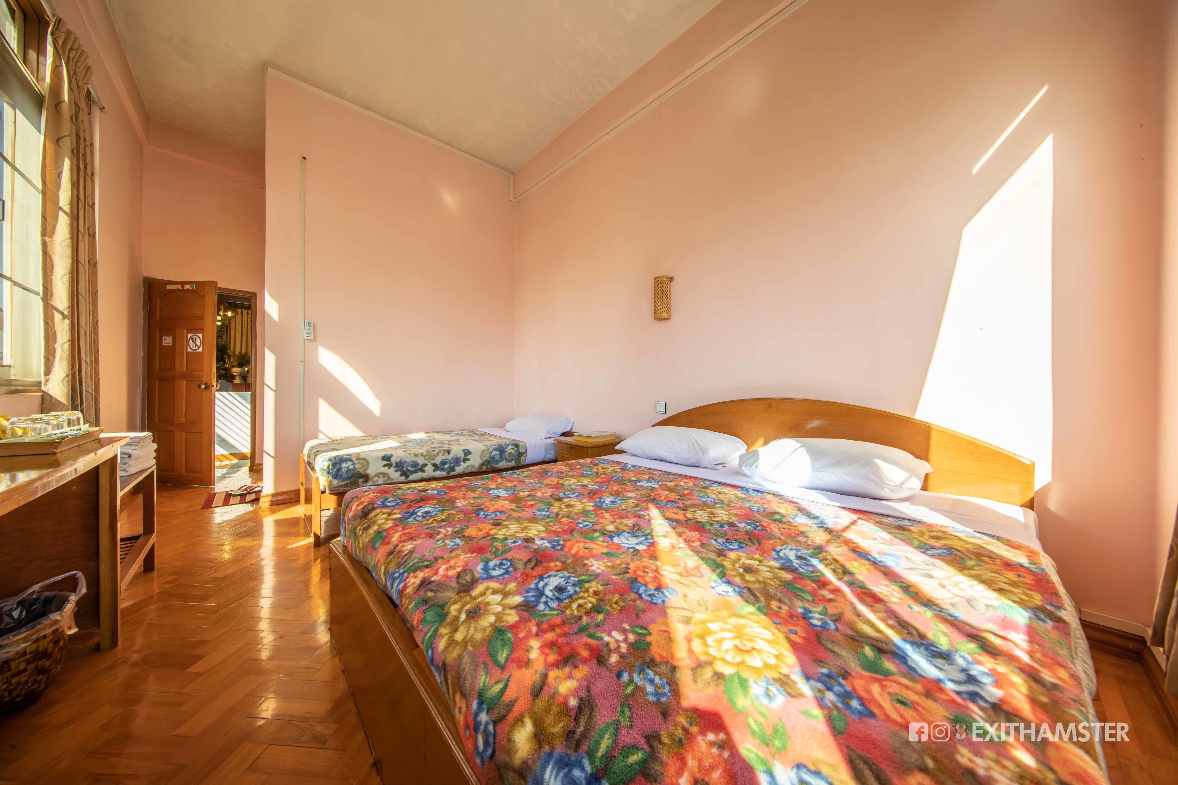 family room | in-room safe, iron/ironing board, free wifi, bed sheets