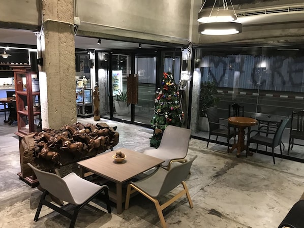 Se sirven desayunos, comidas y cenas 