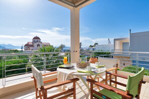 Balcony - Elegant Maisonette Garden near Beach (Aegina)