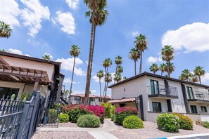 Exterior - 220 Fully Furnished, WiFi Included! (Scottsdale)