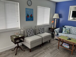 Smart TV, DVD player, books - CORAL SURF E-1  OCEANFRONT 2 BEDROOM CONDO (Carolina Beach)