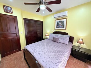 2 slaapkamers, een kluis op de kamer, een strijkplank/strijkijzer