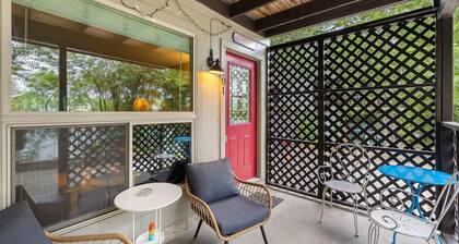 Private, 1 King bed, Patio; .33 mi to Zilker Park/Barton Springs, @2 mi to DT!