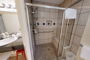 A bathroom with a shower, a sink, and a toilet. - Accessible Duplex Walking Distance to Park, Springs & Trails (Austin)