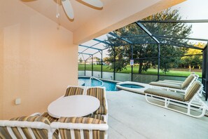 A heated pool - 🌴 Elegant 5BR Villa w/ Private Pool & Spa near Disney 🎢🏊‍♂️ (kissimmee)