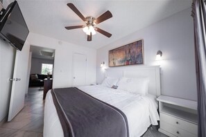 1 bedroom, iron/ironing board, internet, bed sheets - 215 Park Views, King Size Bed, Putting Green, Pickleball & More (Scottsdale)