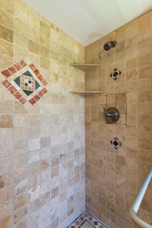 Shower, hair dryer, bidet, towels - PERFECT GETAWAY FOR FAMILY REUNIONS ,  WEDDINGS, ESPORTS TEAMS! HEATED POOL! (Fort Myers)