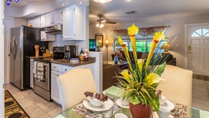 Coffee/tea maker, fridge, microwave, oven - PERFECT GETAWAY FOR FAMILY REUNIONS ,  WEDDINGS, ESPORTS TEAMS! HEATED POOL! (Fort Myers)