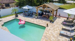 Outdoor pool, a heated pool - PERFECT GETAWAY FOR FAMILY REUNIONS ,  WEDDINGS, ESPORTS TEAMS! HEATED POOL! (Fort Myers)