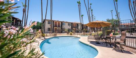 Lämmitetty uima-allas