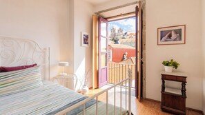 1 bedroom, iron/ironing board, travel cot, free WiFi