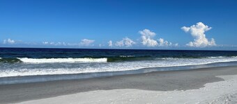 Sea Oats Studio - sentrum og skritt til stranden!