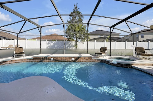 Luxury 4 Bedroom Villa on Four Corners davenport