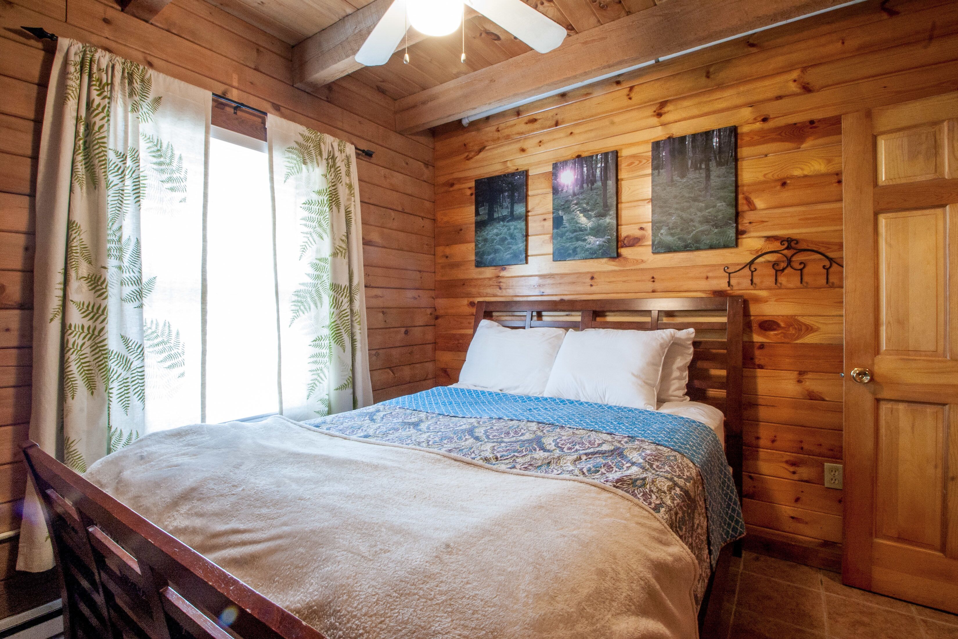 3 habitaciones, tabla de planchar con plancha y cuna de viaje 