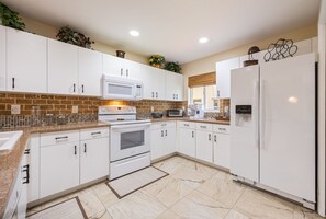 Coffee/tea maker, fridge, microwave, oven