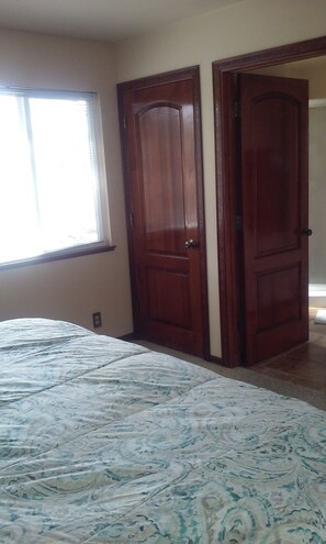 1 chambre, fer et planche Ă repasser, Wi-Fi gratuit, draps fournis