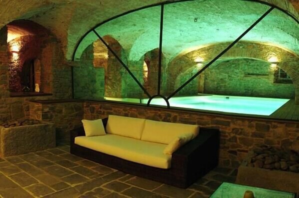 Indoor pool, outdoor pool - PRIVATE AND SPECTACULAR VIEWS - VILLA GUINIGI - LUCCA   (Matraia)