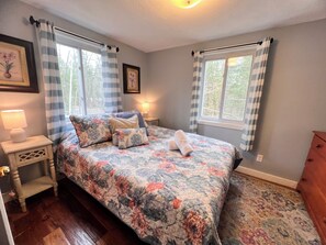 3 bedrooms, desk, iron/ironing board, WiFi