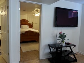 2 habitaciones, caja de seguridad en la habitación y escritorio