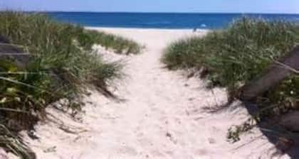 Stylish East Hampton Escape! Close to Village/Beach, Modern kitchen, Heated pool