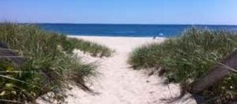 Stylish East Hampton Escape! Close to Village/Beach, Modern kitchen, Heated pool