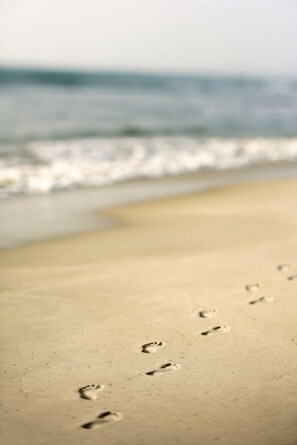 Beach nearby, sun-loungers, beach towels