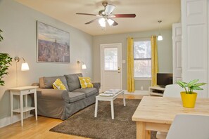 Smart TV, DVD player