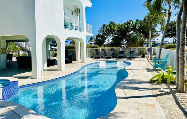 Ulkouima-allas, lämmitetty uima-allas