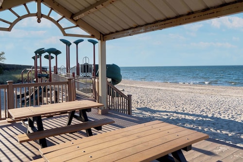 Soundview Beach House 4BR Panoramic Views