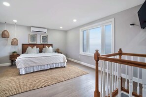 3 bedrooms, iron/ironing board, WiFi, bed sheets - Soundview Beach House | Deck, Kayaks & Beach (Wading River)