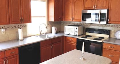 Historic Downtown Bristol Apartment