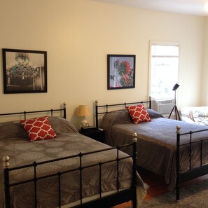 4 bedrooms, WiFi, bed sheets