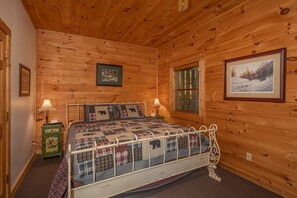 5 Schlafzimmer, Schreibtisch, Bügeleisen/Bügelbrett, Reisekinderbett