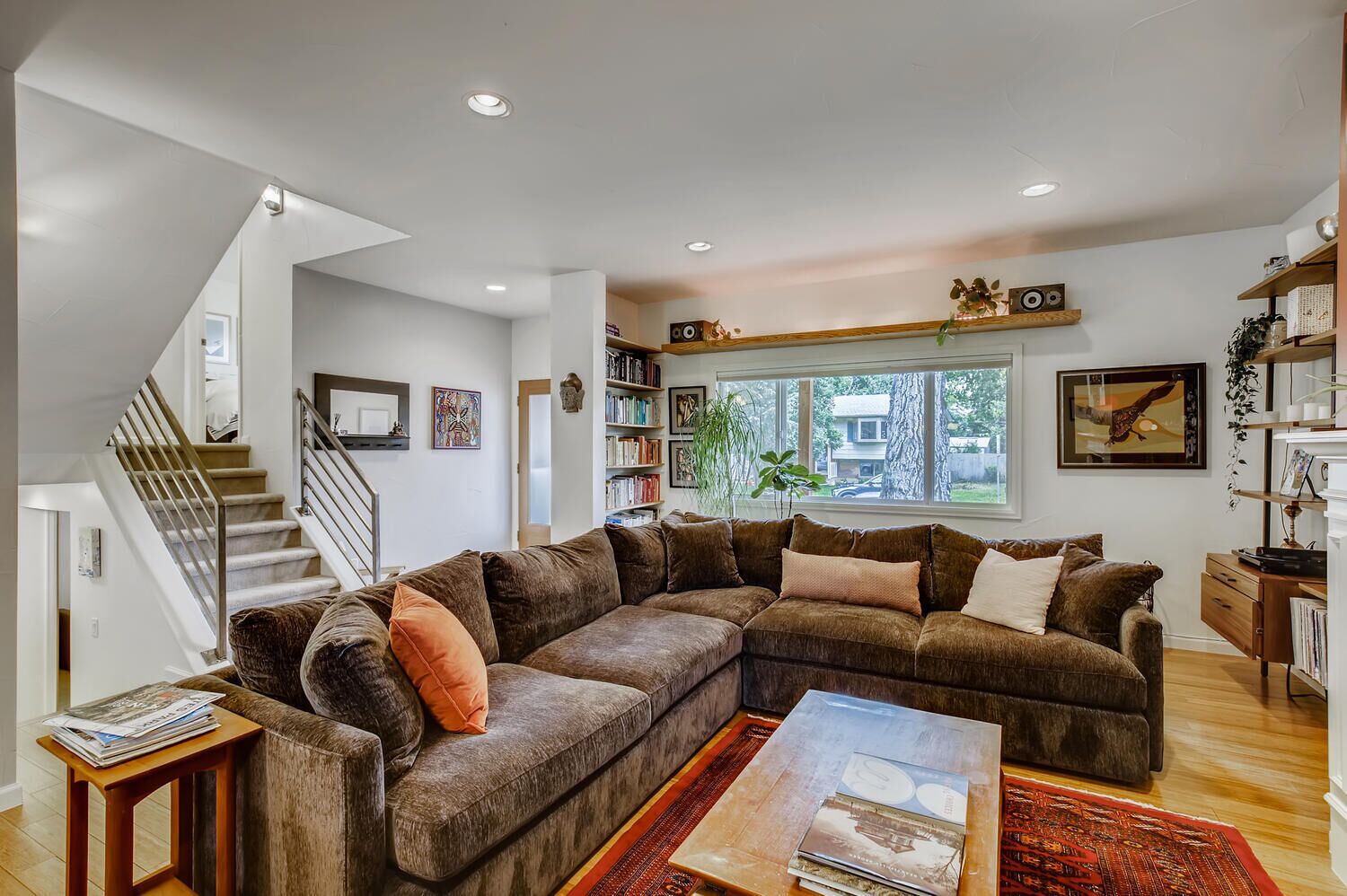Sunny and Spacious, a Boulder Gem