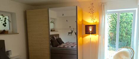 2 bedrooms, iron/ironing board, free WiFi, bed sheets