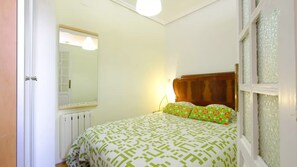 2 bedrooms, in-room safe, iron/ironing board, WiFi
