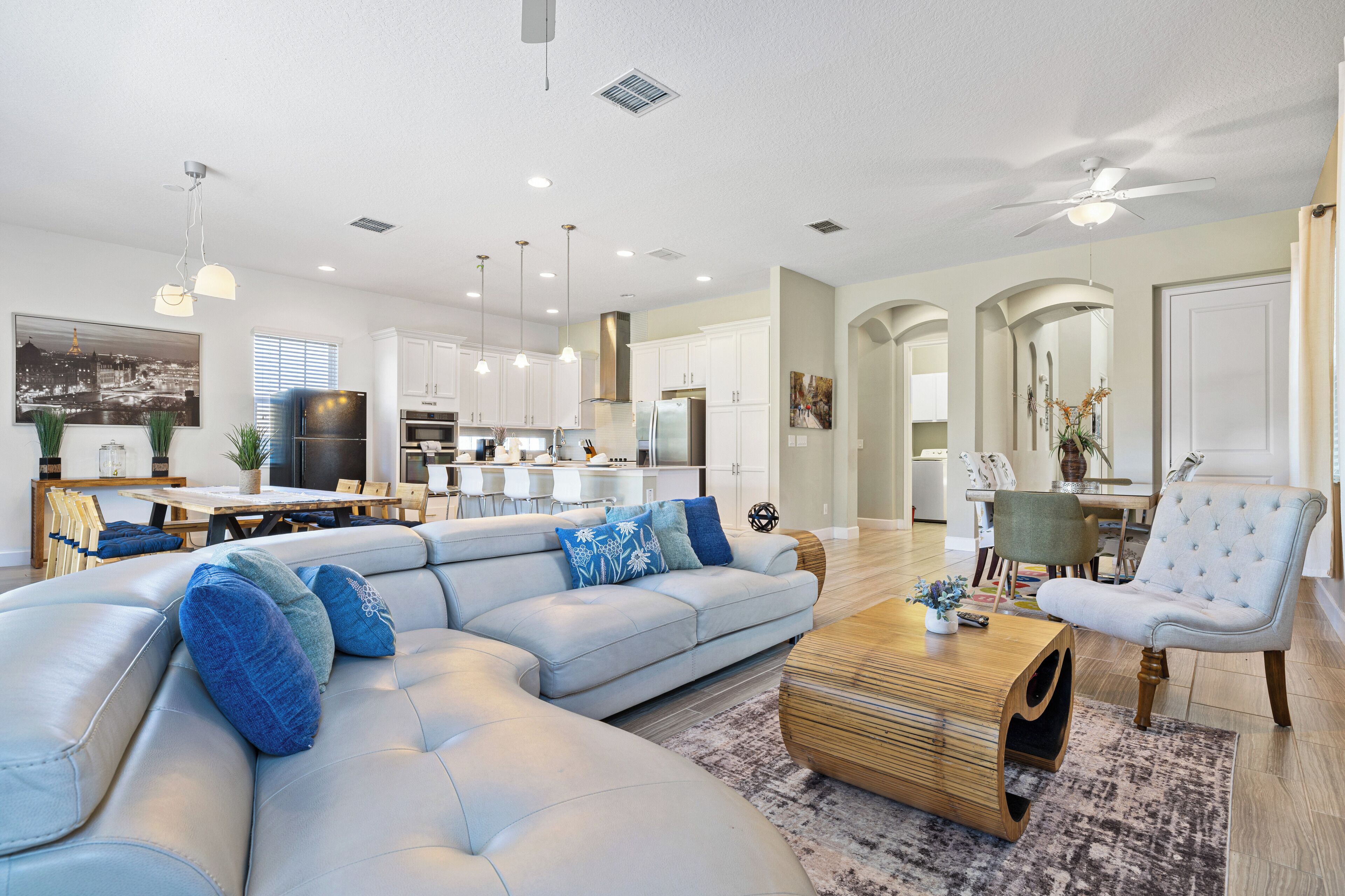 TV connectée, jeux vidéo, lecteur de DVD, chaîne hi-fi