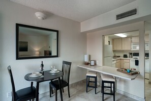 Dining - 236 Fully Furnished 1BR Suite-Outdoor Pool! (Scottsdale)