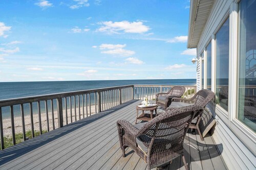 Queen Vic LI Soundfront 5BR Beach House