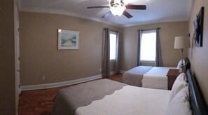 3 Schlafzimmer, Schreibtisch, Bügeleisen/Bügelbrett, kostenloses WLAN