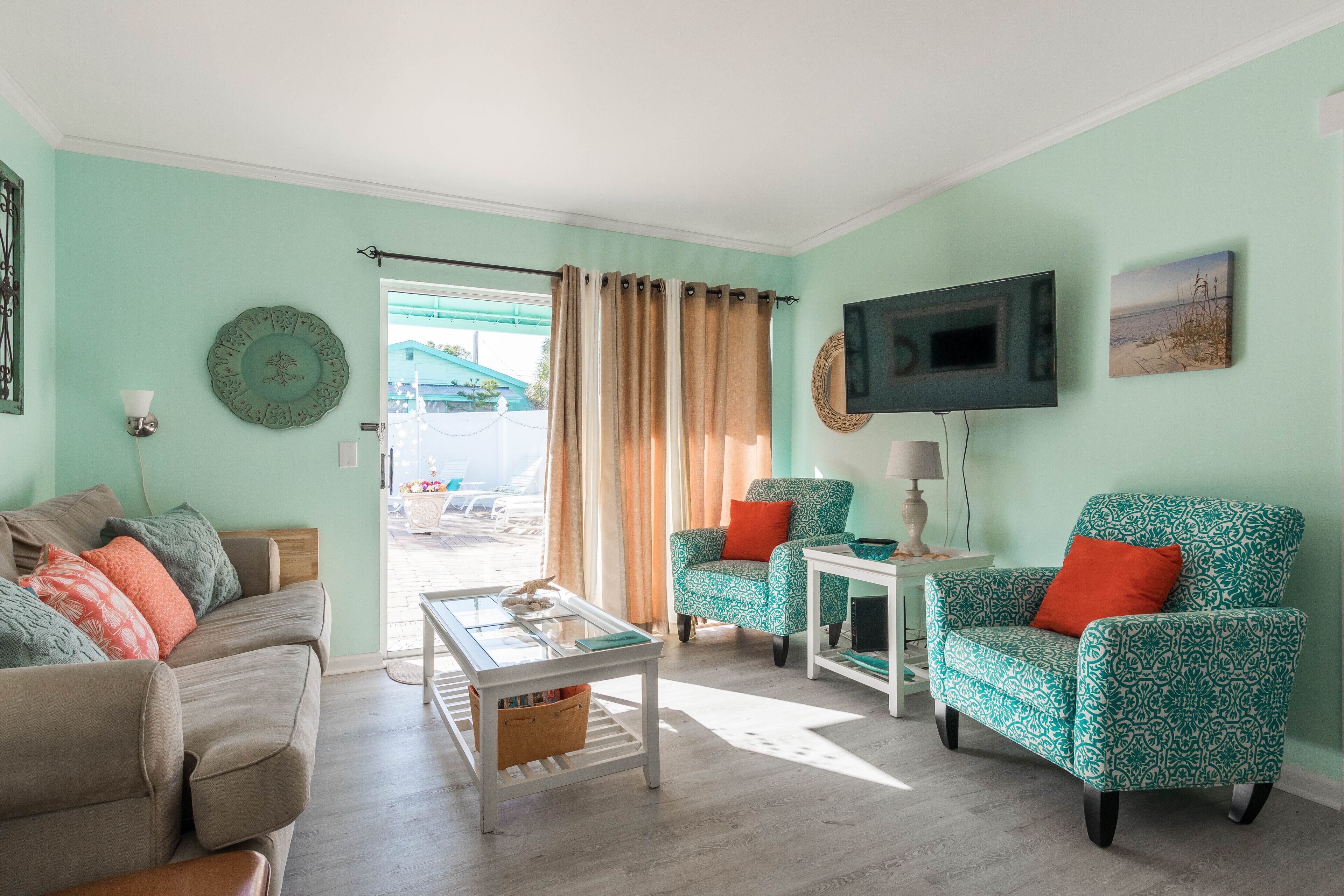 COZY APT IN QUADRAPLEX HOME. 1BR/1BA  Sleeps up to 3. POOLSIDE. STEPS TO BEACH!