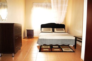 2 bedrooms, iron/ironing board, Internet, bed sheets