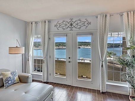 TV, DVD player. Stunning Lake view - Plush Condo On Lake Travis Island Villa!!
