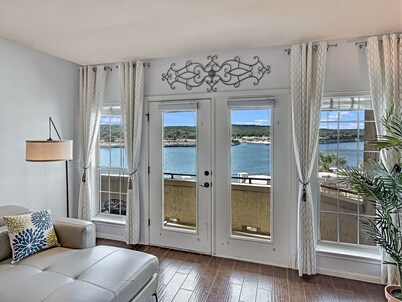 Stunning Lake view - Plush Condo On Lake Travis Island Villa!!